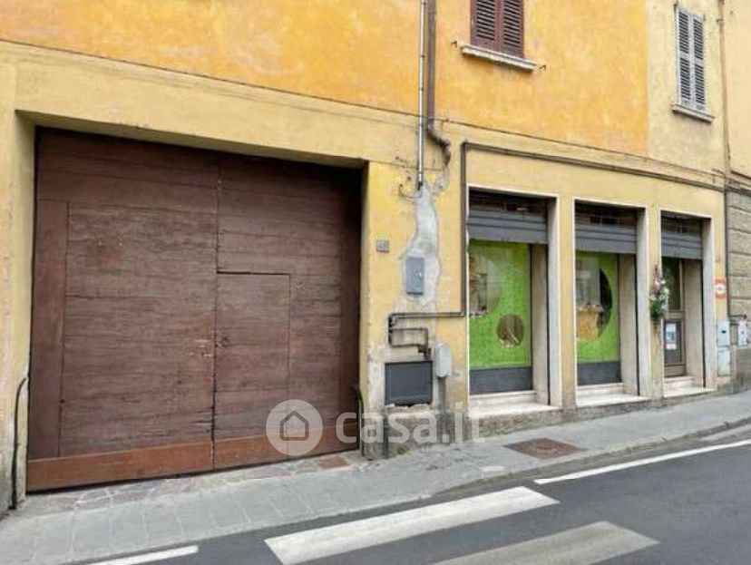 Negozio/Locale commerciale in Vendita in Via Giuseppe Garibaldi 36 a Castiglione delle Stiviere
