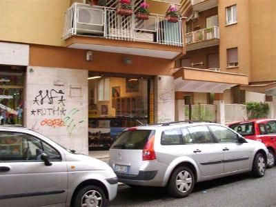 Negozio/Locale commerciale in Vendita in Via Basilio Bricci 19 a Roma