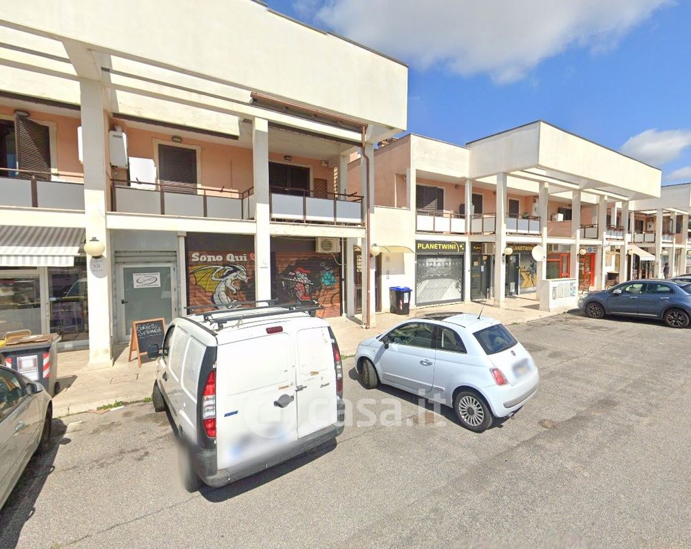 Negozio/Locale commerciale in Vendita in Via San Candido 54 a Roma
