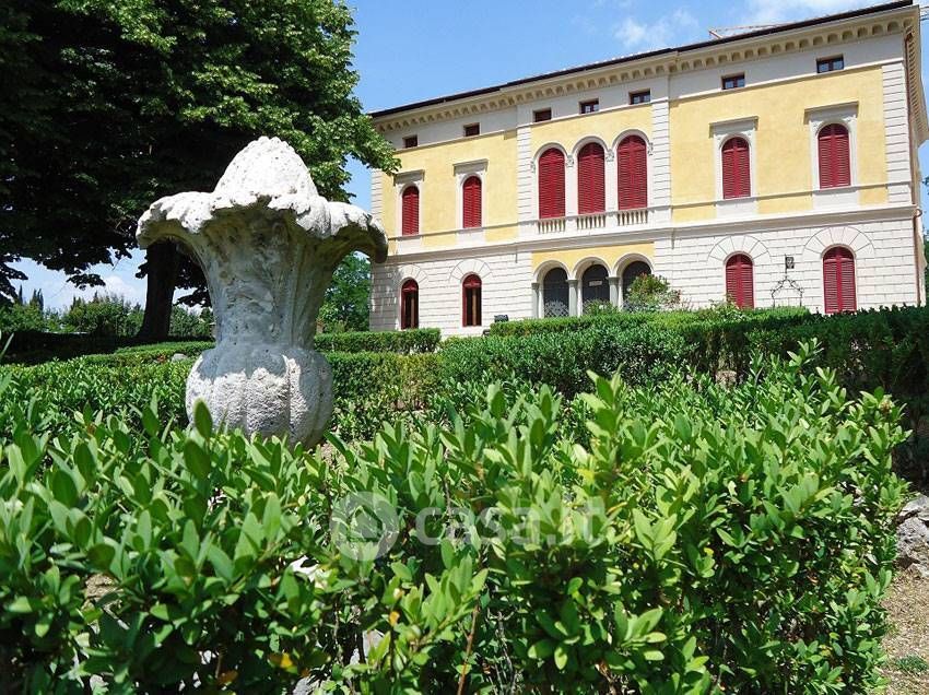 Villa in Vendita in a Siena