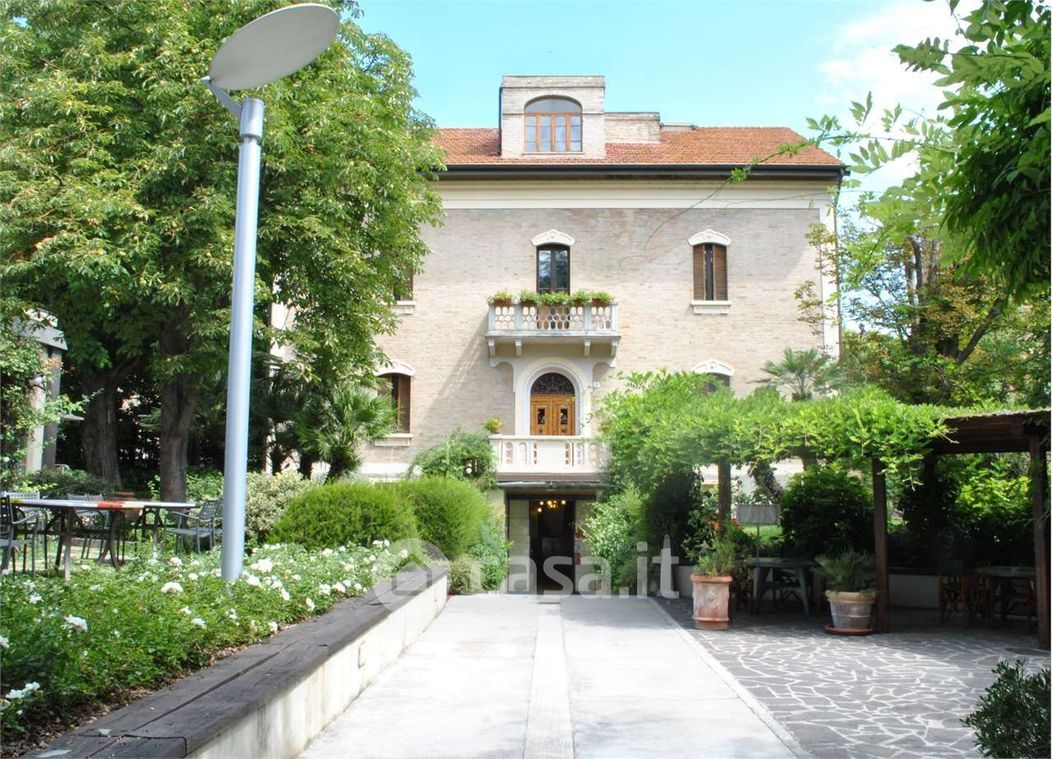 Stabile / Palazzo in Vendita in a Perugia