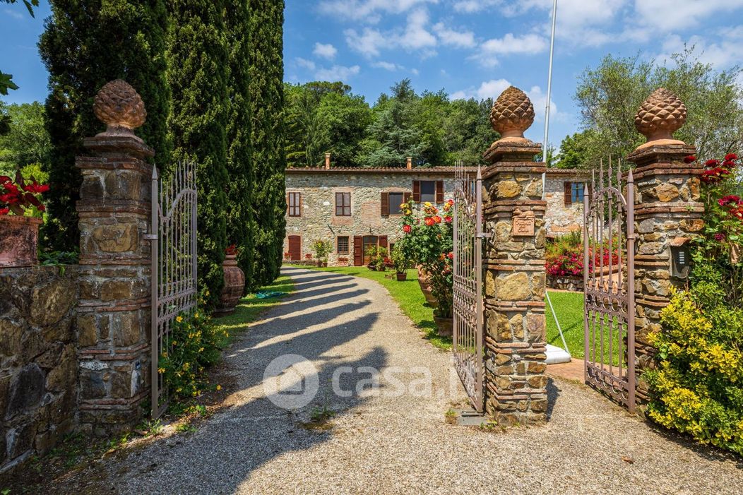 Villa in Vendita in Monte san Quirico a Lucca