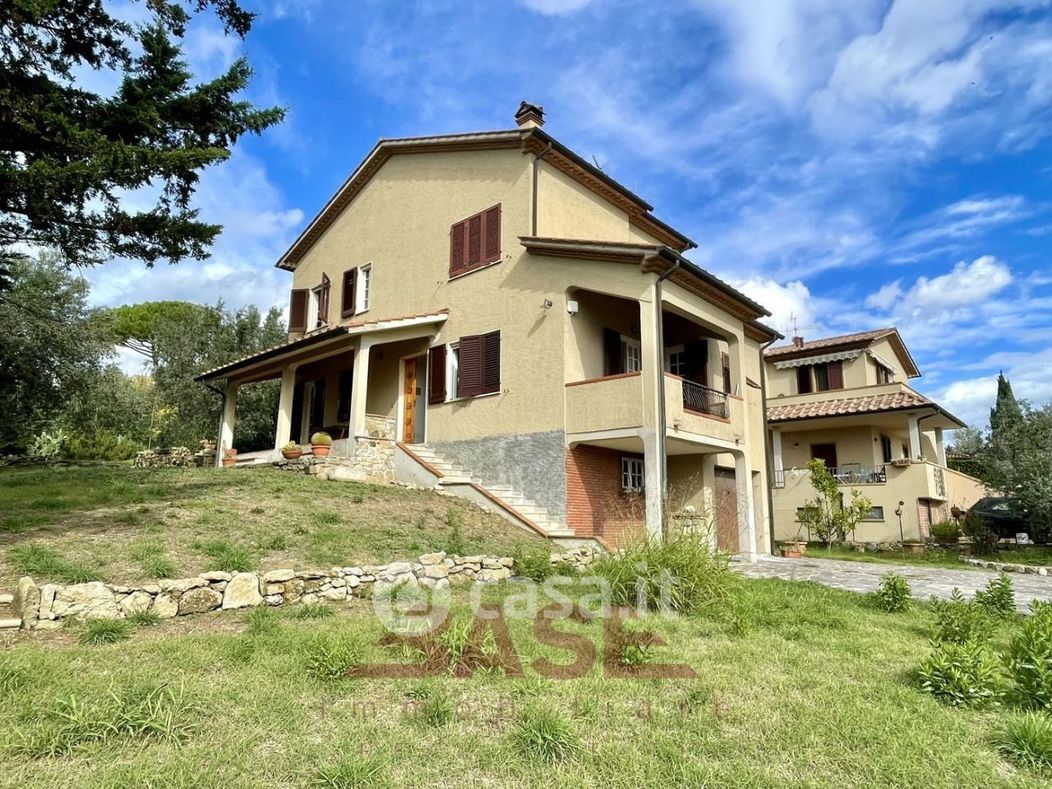 Villa in Vendita in Via Vittorio Veneto 6 a Casale Marittimo