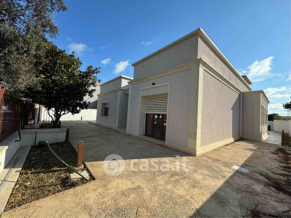 Villa in Vendita in Viale Giuseppe Grassi 110 a Lecce