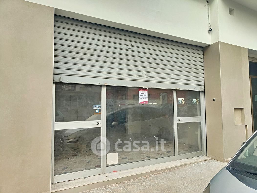 Negozio/Locale commerciale in Vendita in Viale Della Repubblica 28 a Putignano