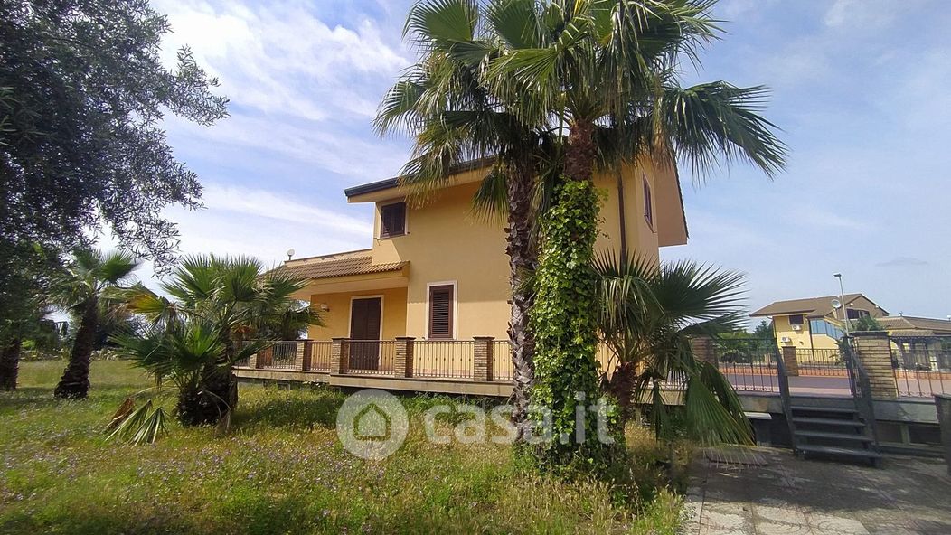 Villa in Vendita in Via scalazza grande a Aci Sant'Antonio