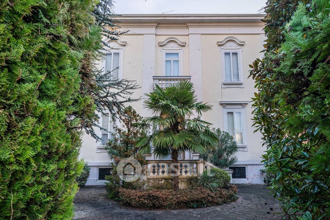 Villa in Vendita in Via Antonio Bazzini a Brescia