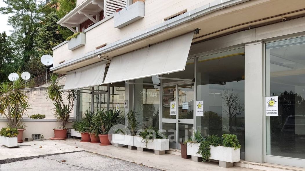 Negozio/Locale commerciale in Vendita in Via Camillo Benso Cavour 243 a Porto Sant'Elpidio