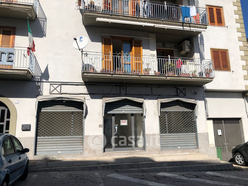 Negozio/Locale commerciale in Affitto in Via Generoso Andria 58 a Giffoni Valle Piana