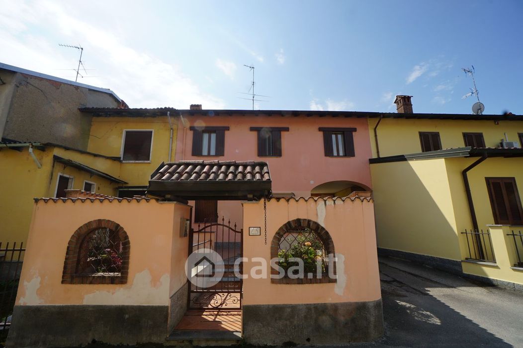 Casa indipendente in Vendita in Via montebello a Cassolnovo