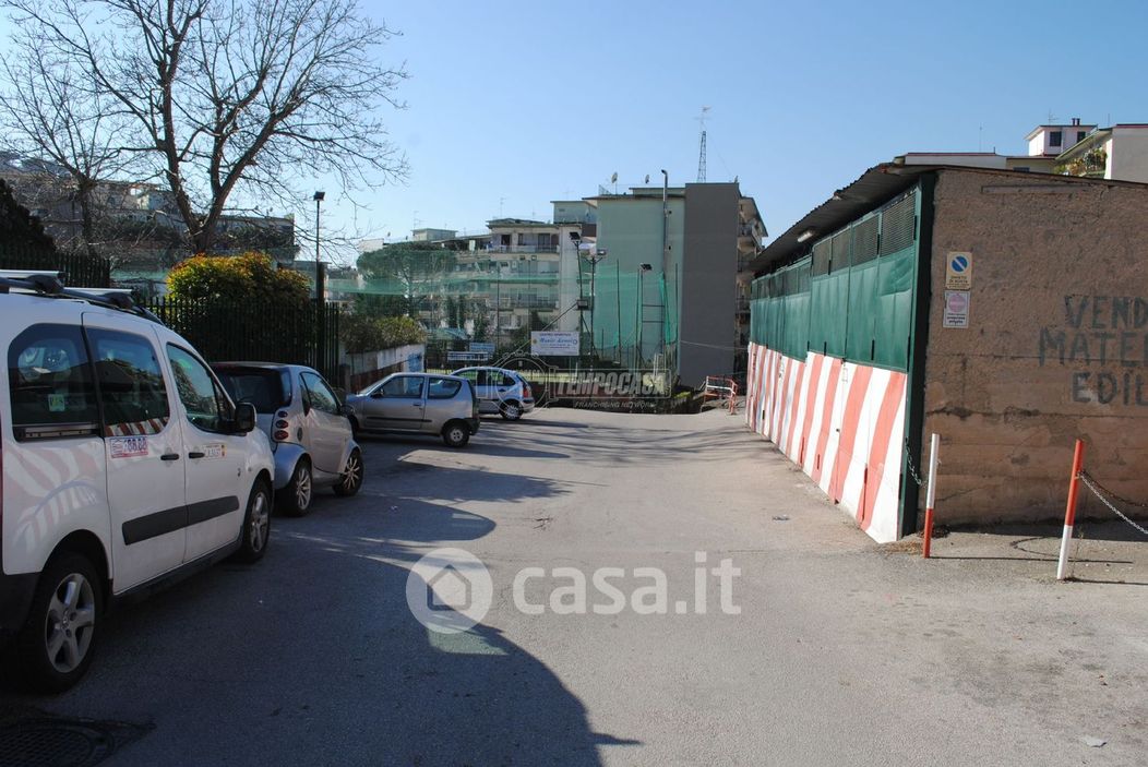 Garage/Posto auto in Vendita in Via Brigata Bologna 88 a Napoli