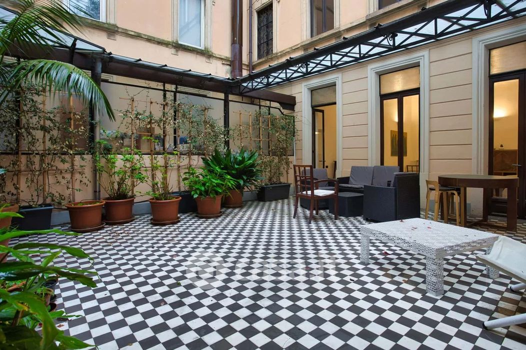 Appartamento in Affitto in Via G. Leopardi 24 a Milano