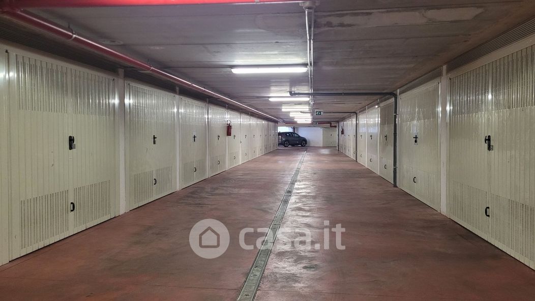 Garage/Posto auto in Vendita in Via dei Transiti 8 a Milano