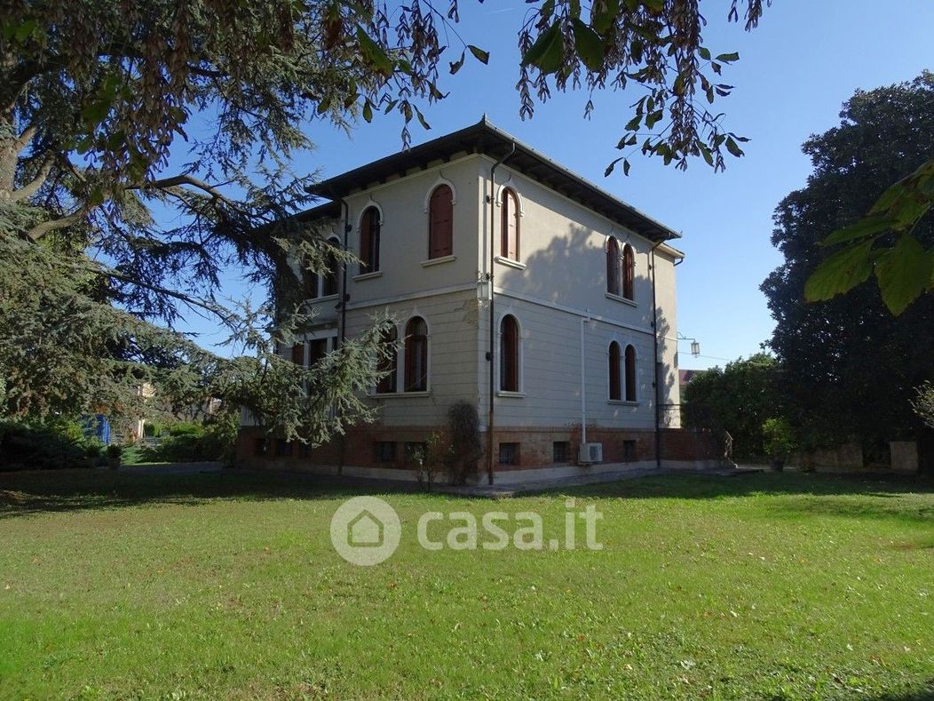 Villa in Vendita in Via Marconi 44 a Cona