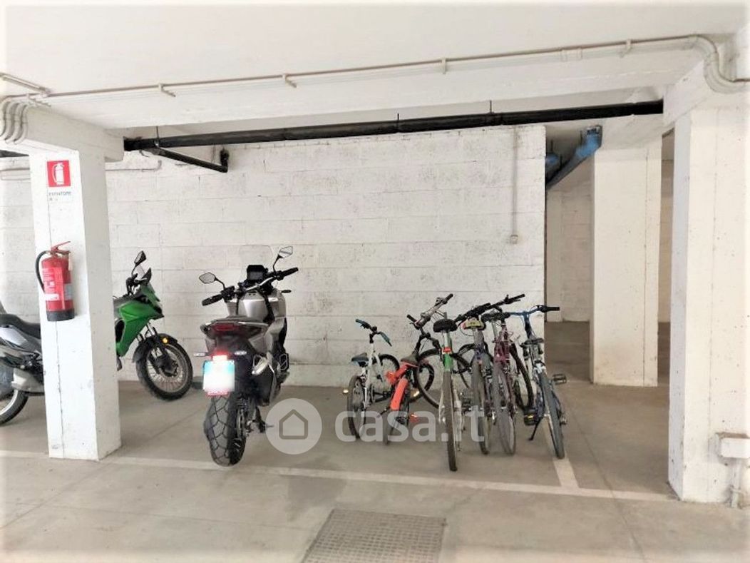 Garage/Posto auto in Vendita in Via Raffaello Liberti 141 a Roma