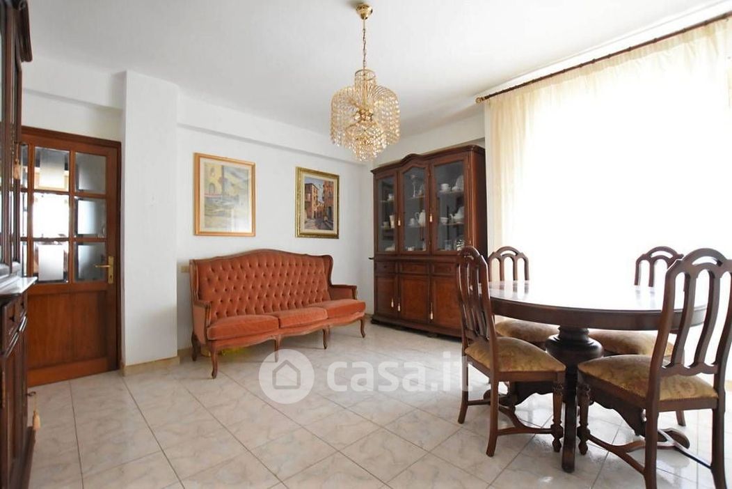 Appartamento in Vendita in Via Stanis Manca 18 a Sassari