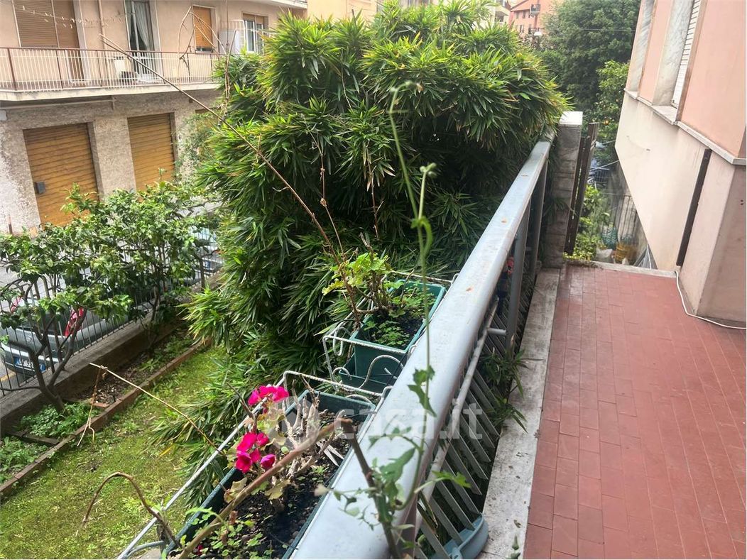 Appartamento in Vendita in Via Giovanni Guglielmo Longo a Genova