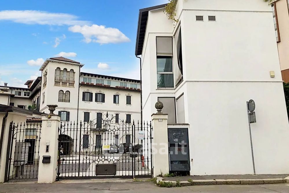 Appartamento in Vendita in Via Egidio Folli 29 a Milano