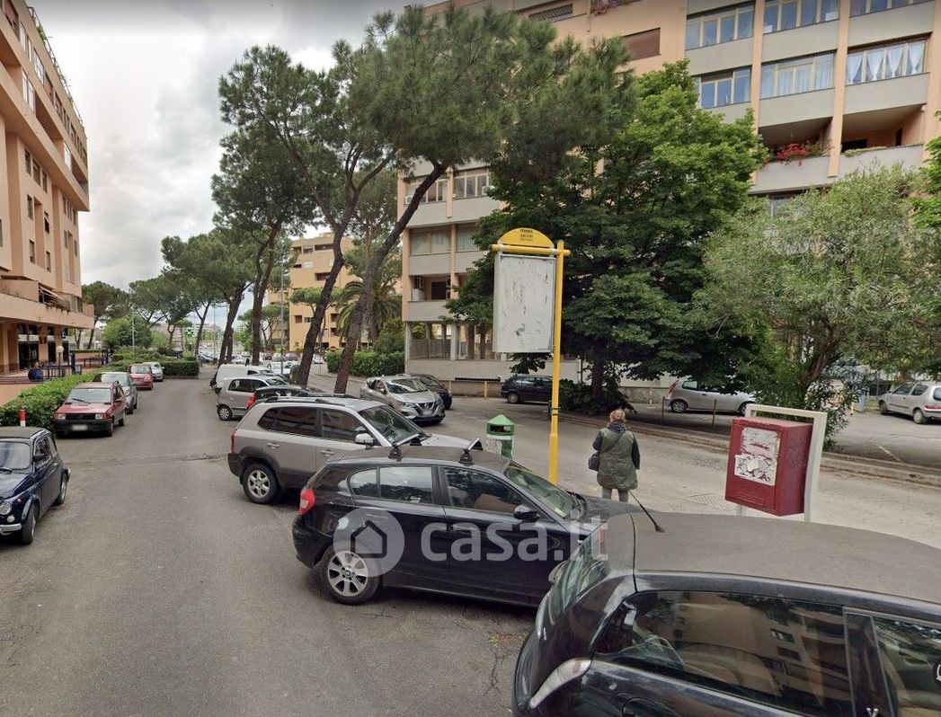 Negozio/Locale commerciale in Vendita in Via Alberto Ascari a Roma