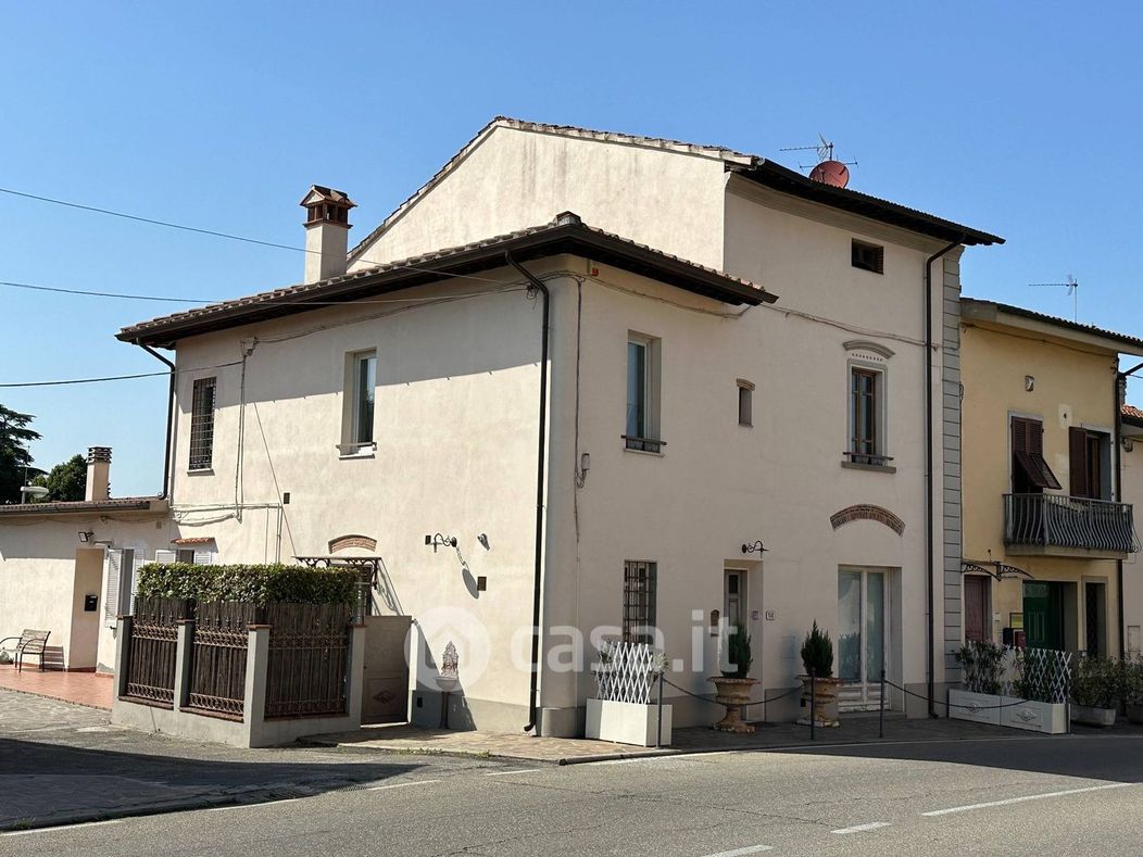 Villa in Vendita in Via Livornese 64 -68 a Santa Croce sull'Arno