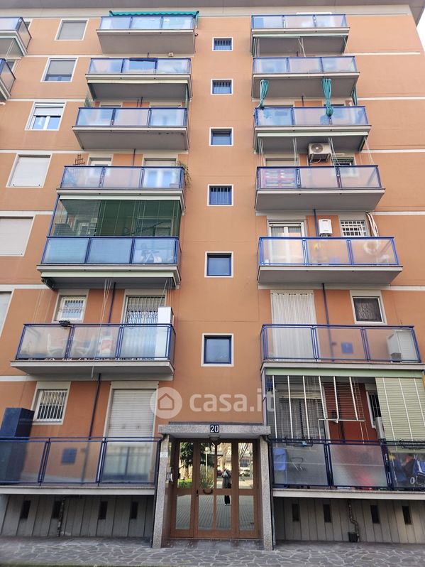 Appartamento in Vendita in Via degli Ippocastani a Milano
