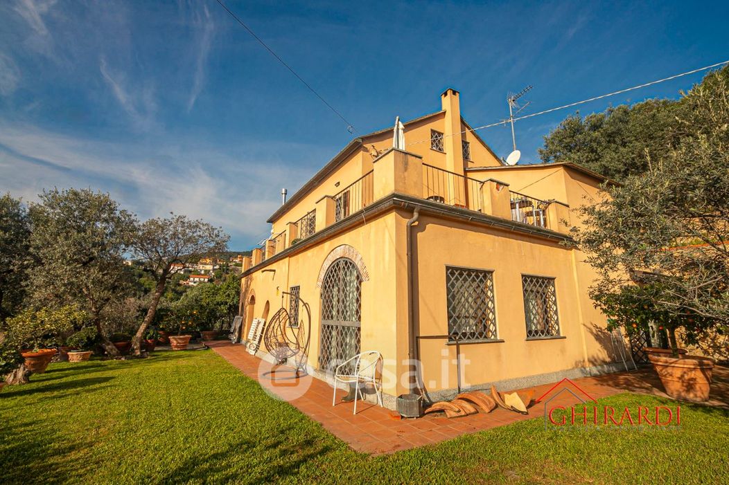 Casa indipendente in Vendita in Via Scavino a Varazze
