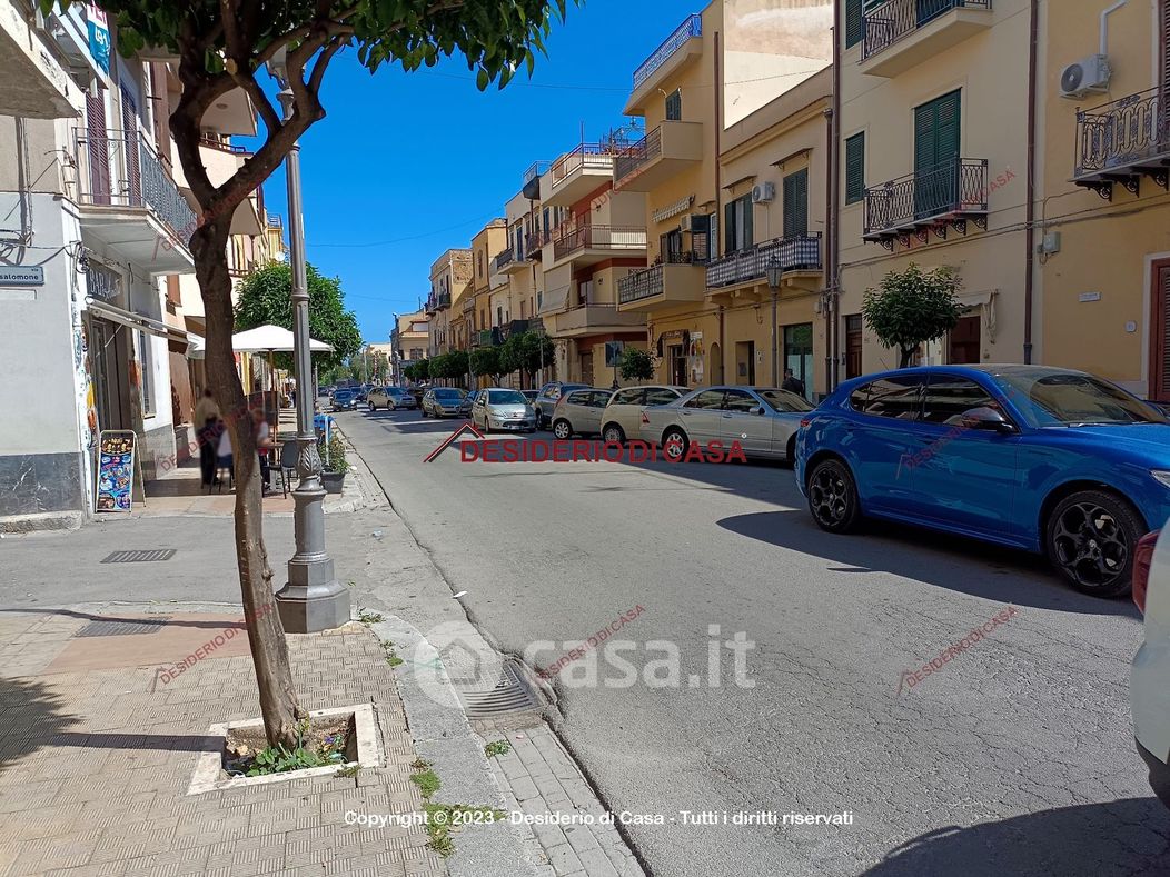 Negozio/Locale commerciale in Vendita in Via Costanza D'Altavilla 6 a Bagheria