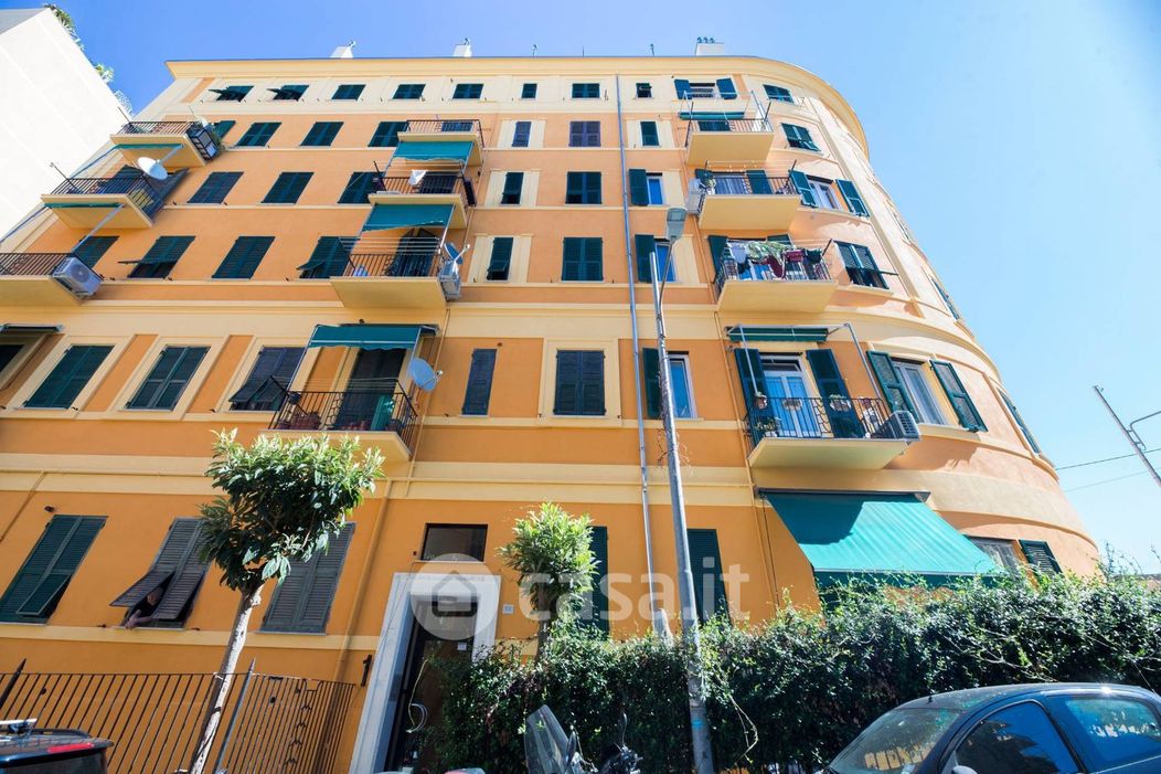 Appartamento in Vendita in Via Marina di Robilant 14 a Genova