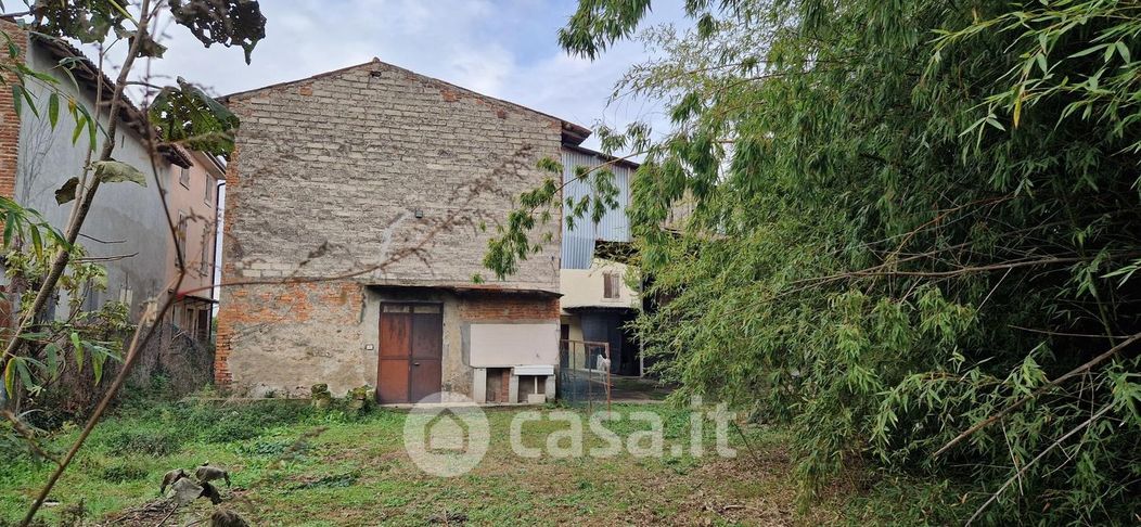 Rustico/Casale in Vendita in Via Dossi Prabiano 48 a Villafranca di Verona