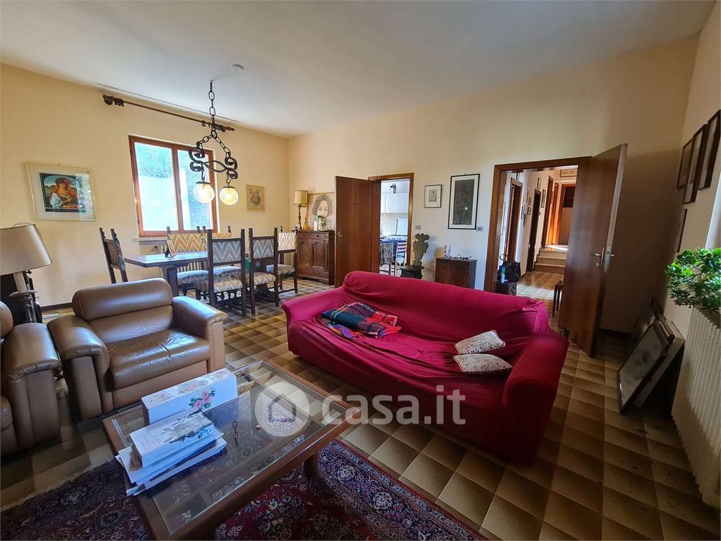 Villa in Vendita in Strada Provinciale delle Cesane a Urbino