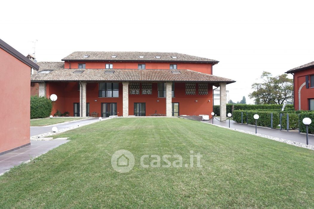 Casa Bi/Trifamiliare in Vendita in Via Frara 26 a Parma