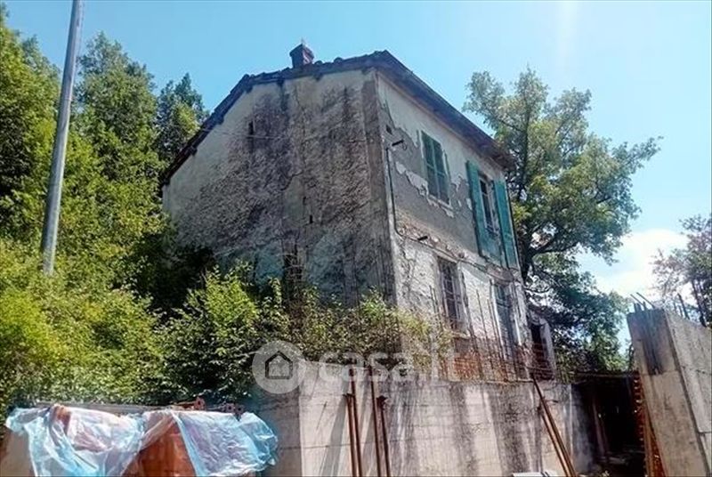 Villa in Vendita in Via dei Platoni a Borgo Val di Taro