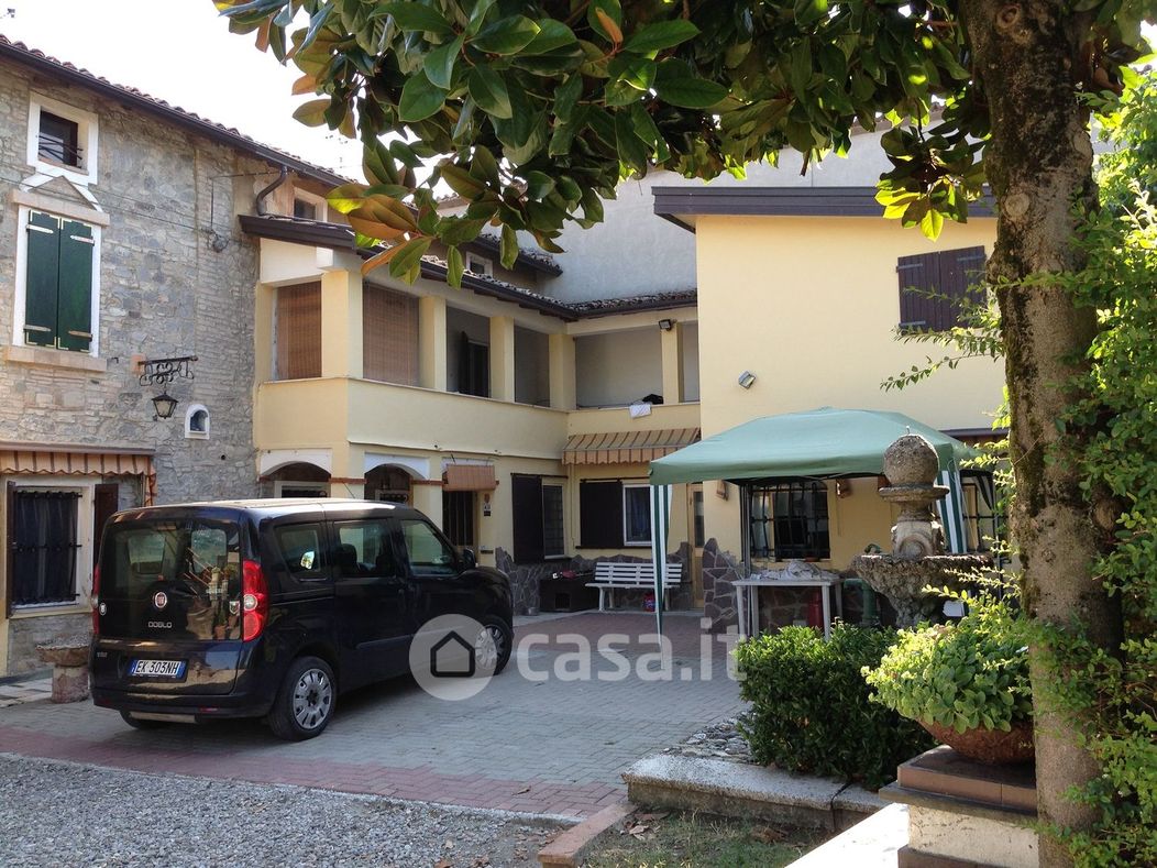 Rustico/Casale in Vendita in Via della Bassa a Lesignano de' Bagni