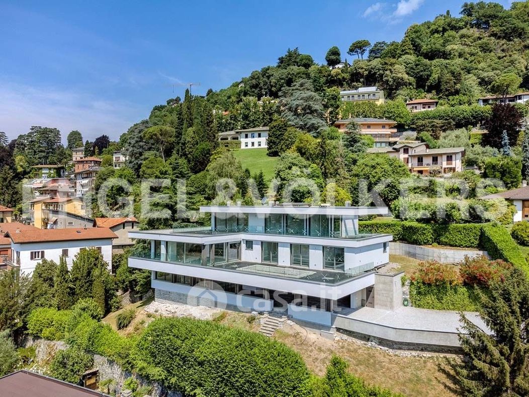 Villa in Vendita in Via Panoramica San Pietro a Como