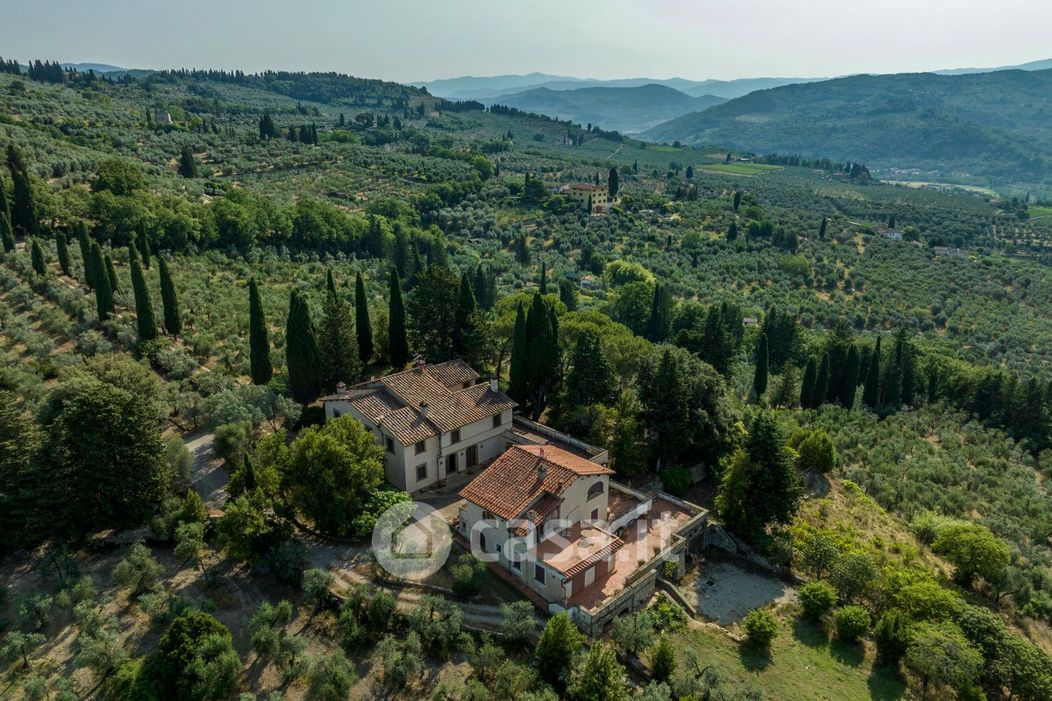 Villa in Vendita in Via Desiderio da Settignano 60 a Firenze