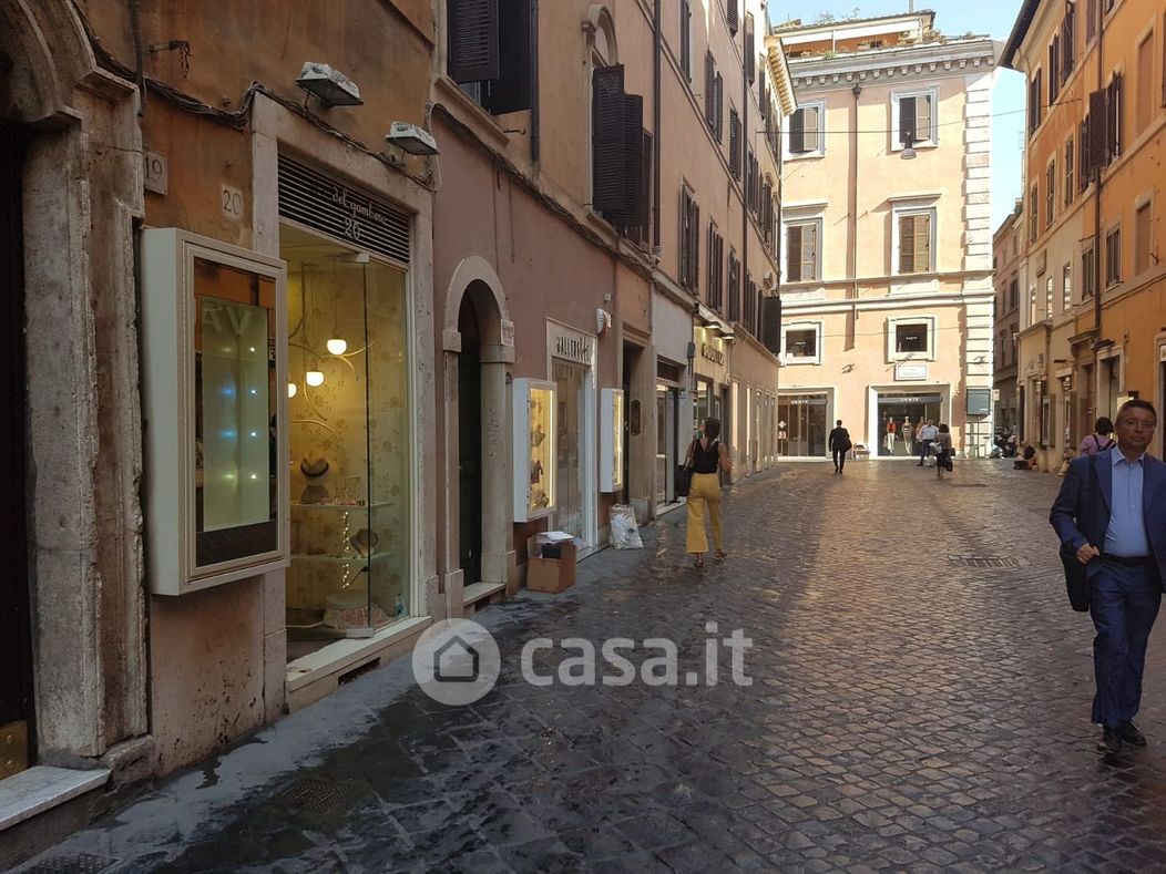 Negozio/Locale commerciale in Vendita in Via Frattina a Roma