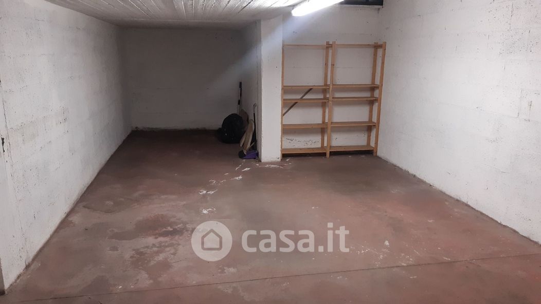 Garage/Posto auto in Vendita in Via Valerio Corvino 96 a Roma