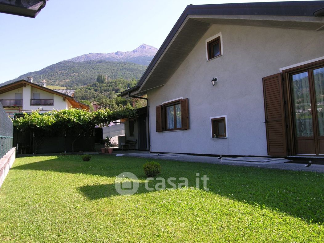 Villa in Vendita in Frazione Truchod - porossan 173 a Aosta