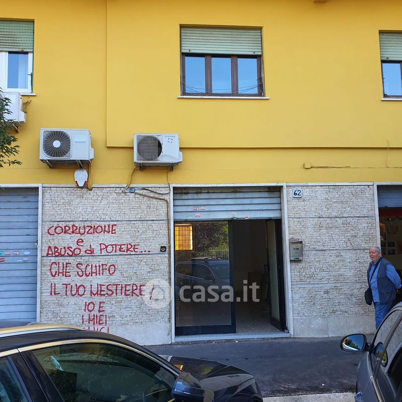 Negozio/Locale commerciale in Vendita in Via Morozzo della Rocca a Roma