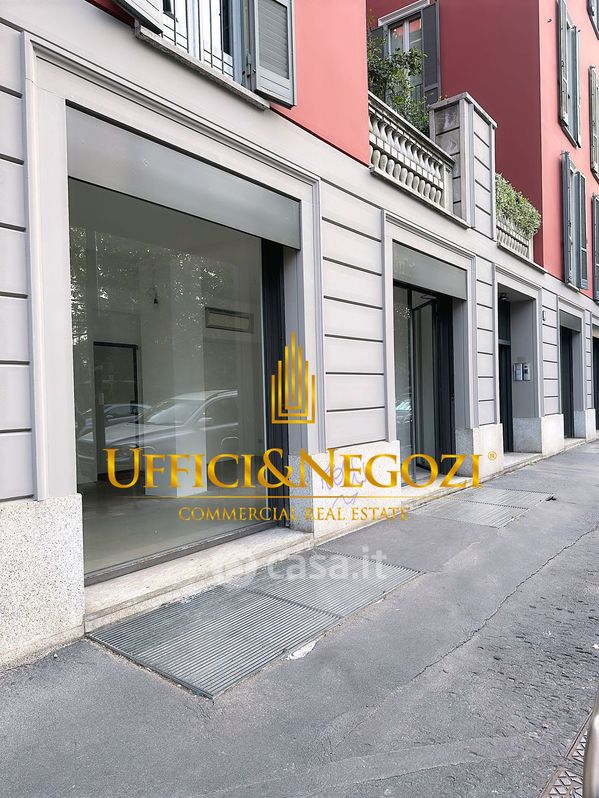 Negozio/Locale commerciale in Vendita in Viale Elvezia a Milano