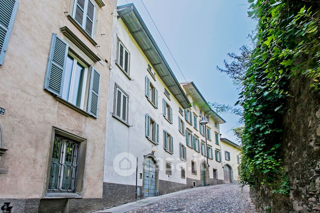 Appartamento in Vendita in Via Sant'Alessandro 124 a Bergamo