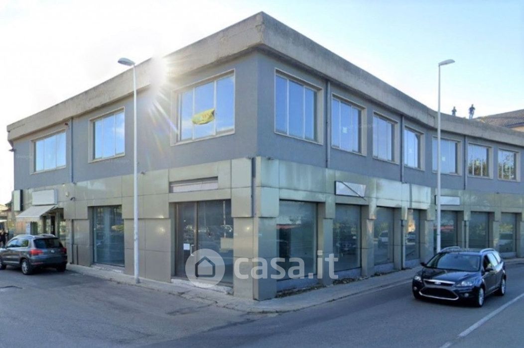 Negozio/Locale commerciale in Vendita in Viale Porto Torres 16 a a Sassari