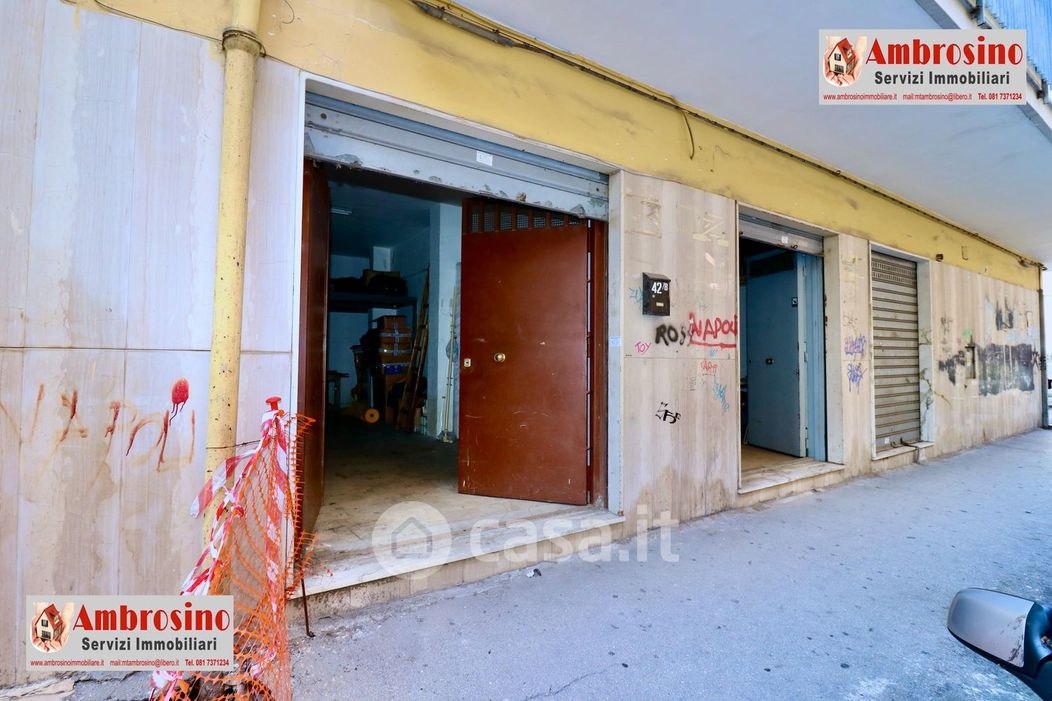 Negozio/Locale commerciale in Vendita in Via CARDINALE CAPECELATRO 1 1 a Napoli