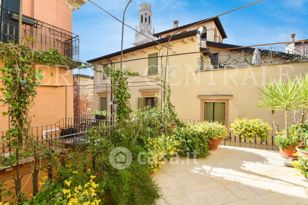 Appartamento in Vendita in Piazza Duomo a Verona