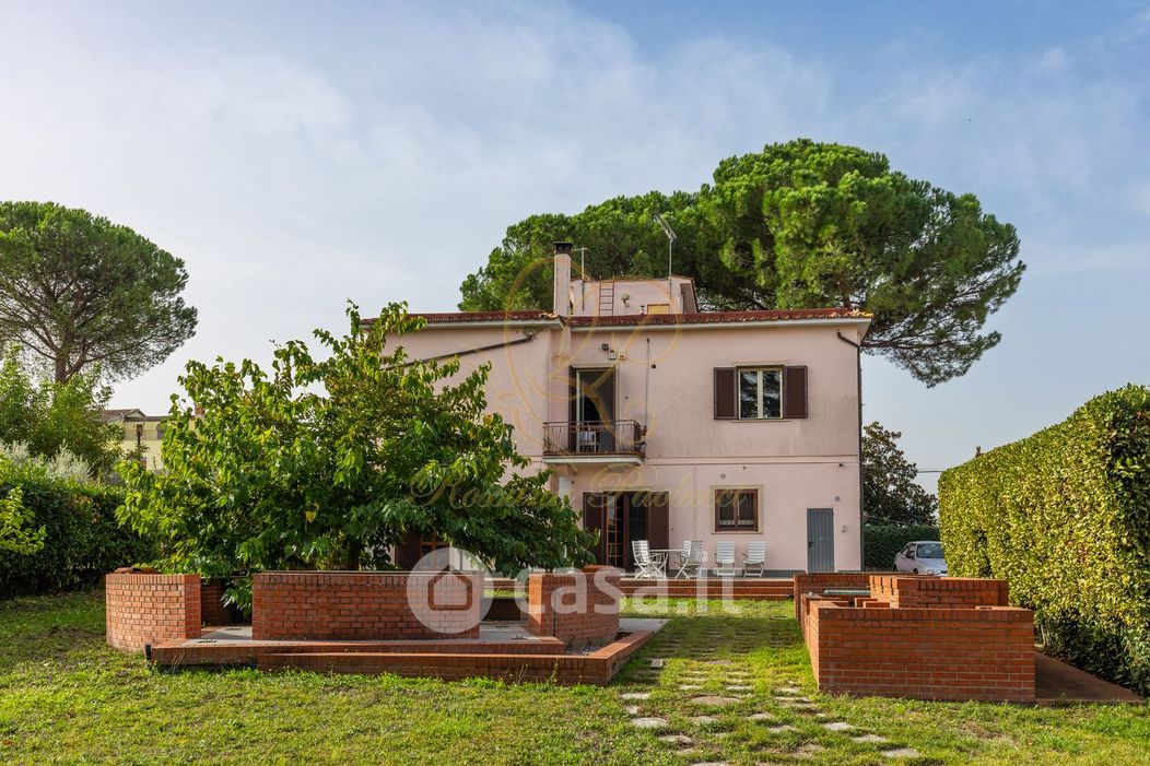 Villa in Vendita in Via Giuseppe Luzi 24 a Frascati