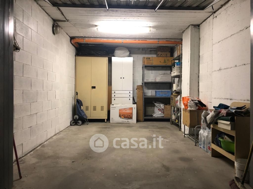 Garage/Posto auto in Vendita in Via Verolengo 42 a Torino