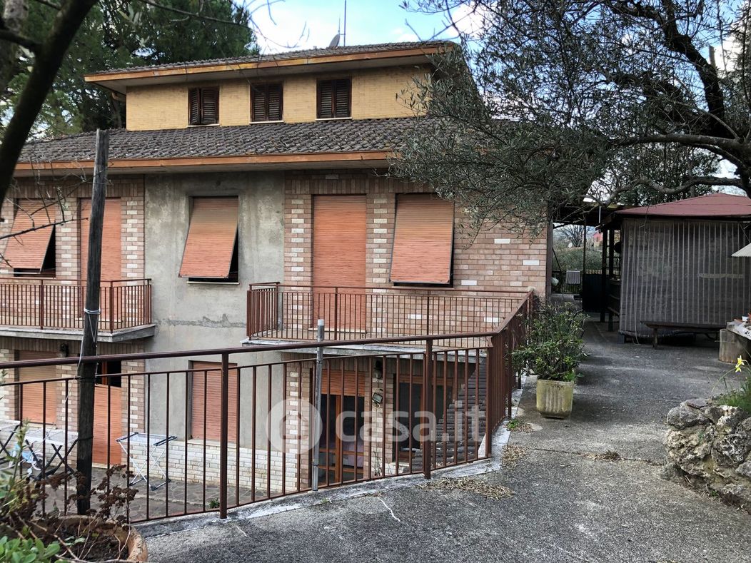 Casa Bi/Trifamiliare in Vendita in Strada Cenerente - Colle Umberto a Perugia