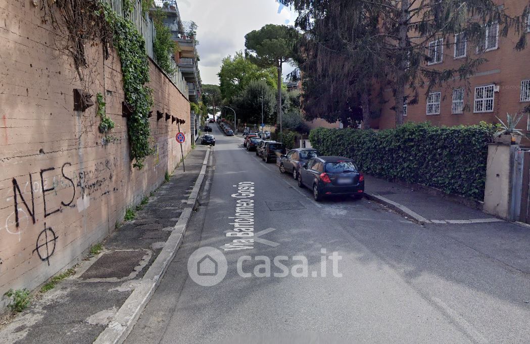 Garage/Posto auto in Vendita in Via Bartolomeo Gosio a Roma