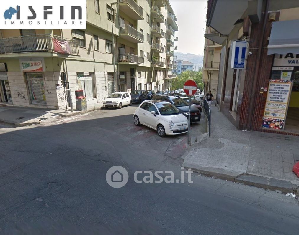 Negozio/Locale commerciale in Affitto in Via Caduti di Via Fani 158 a Cosenza