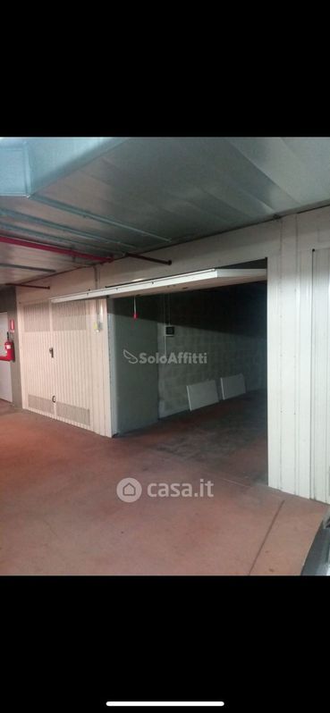 Garage/Posto auto in Affitto in Piazza Adriano 11 a Torino
